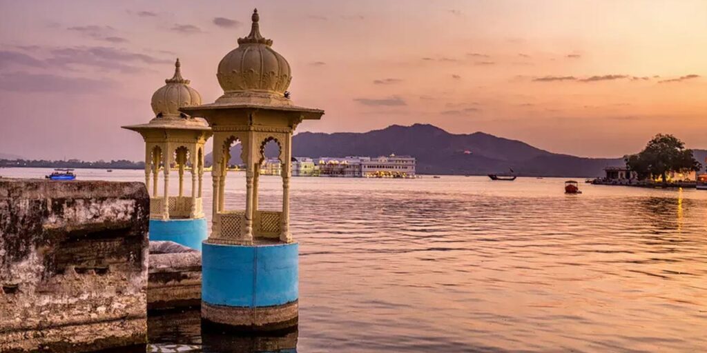 1706767769 Car Rental Rajasthan Udaipur04 1024x512